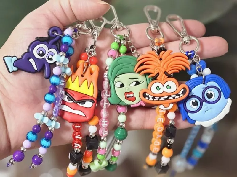 Chaveiros dos personagens de 'Divertida Mente'.