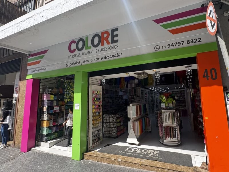 Loja Colore com produtos de artesanato e acessórios.